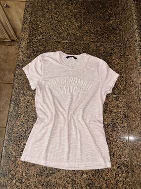 Abercrombie & Fitch Women's Light Pink Raised Logo Short Sleeve T-Shirt Size XS